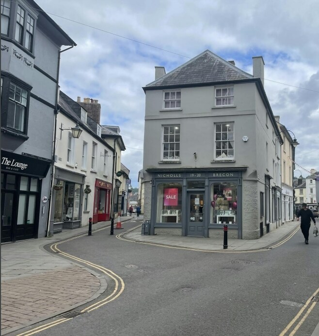 19-20 High St, Brecon à louer Photo principale- Image 1 de 4