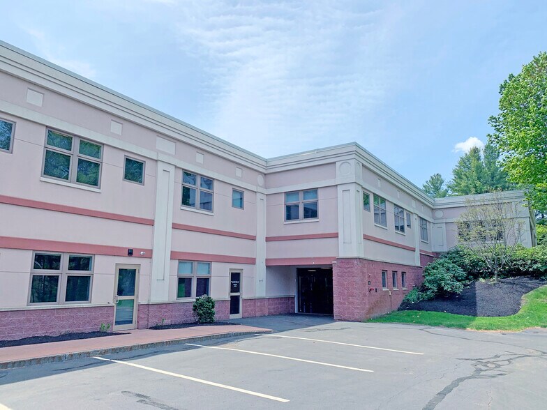 755 Banfield Rd, Portsmouth, NH à louer - Photo du bâtiment - Image 2 de 6