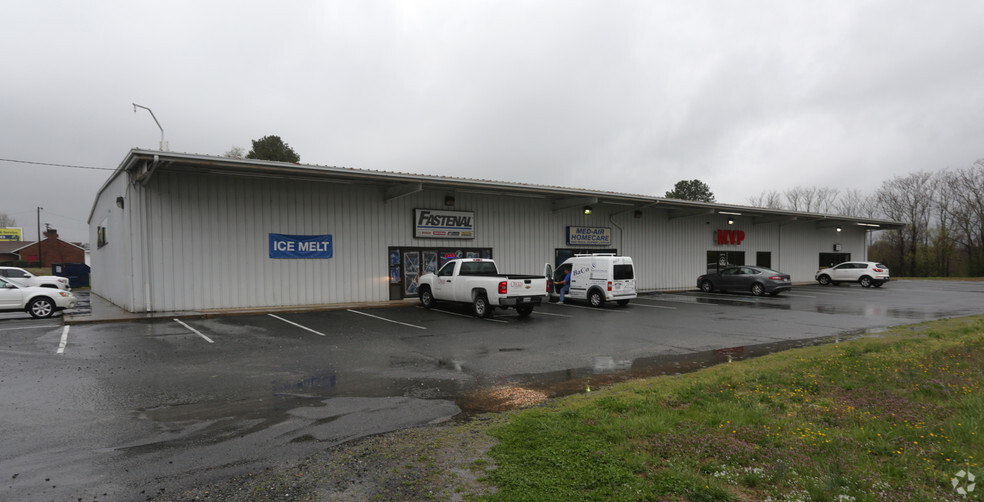 390 Kings Hwy, Fredericksburg, VA for sale - Building Photo - Image 1 of 1