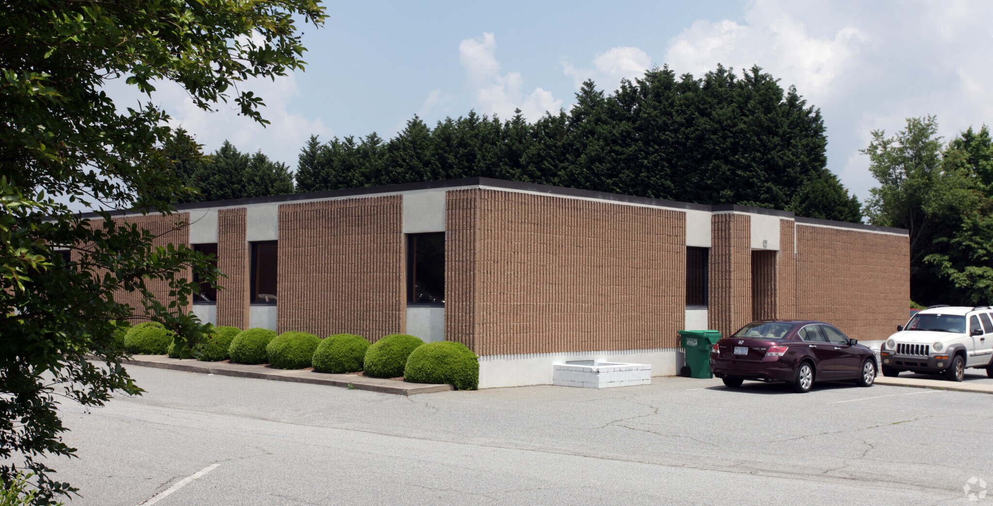 131 W Parris Ave, High Point, NC for lease Building Photo- Image 1 of 6