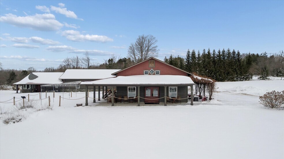 8370 Lakeview Rd, Alanson, MI à vendre - Photo du bâtiment - Image 2 de 64