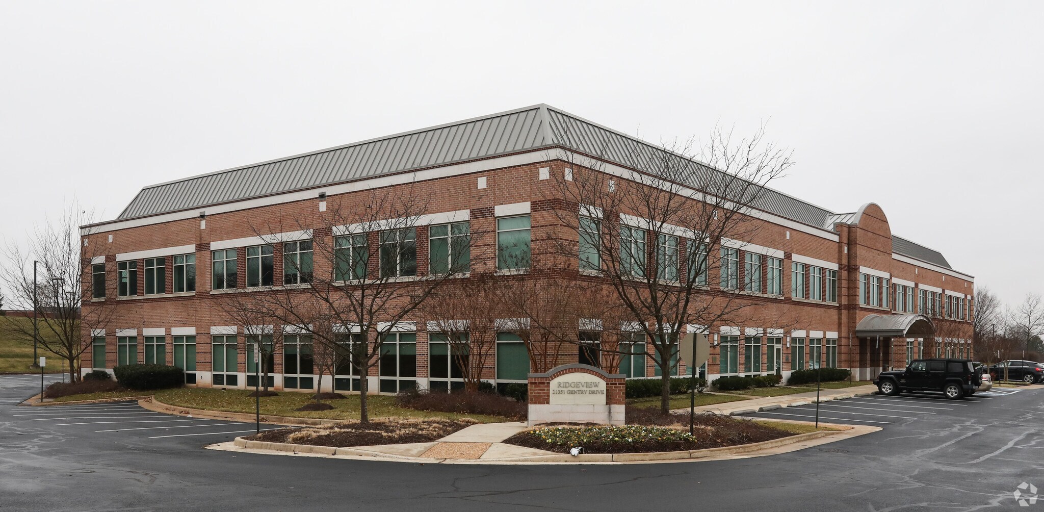 21351 Gentry Dr, Sterling, VA à louer Photo du bâtiment- Image 1 de 32