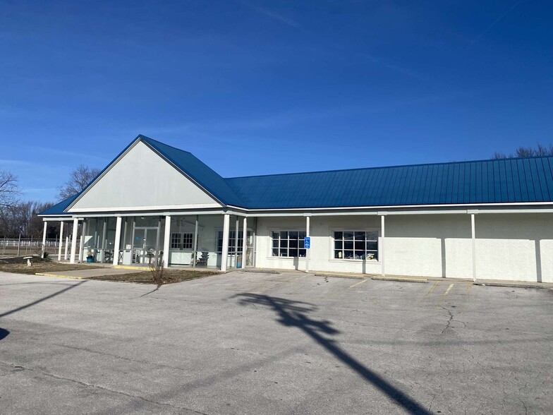 3747 W Chestnut Expy, Springfield, MO for lease - Building Photo - Image 1 of 2