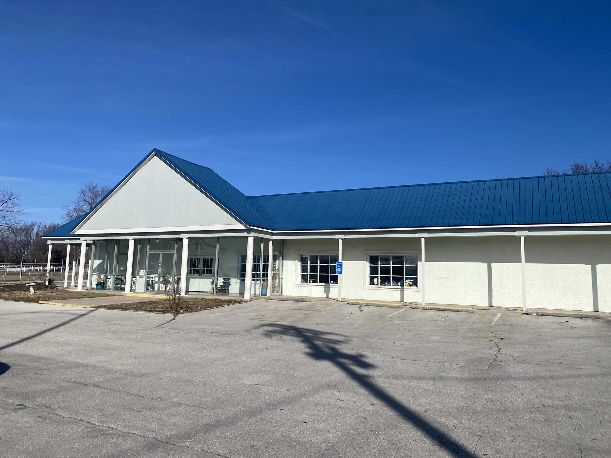 3747 W Chestnut Expy, Springfield, MO for lease Building Photo- Image 1 of 3