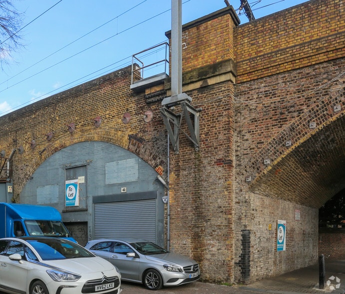 29-41 Castle Mews, London for lease - Primary Photo - Image 1 of 7