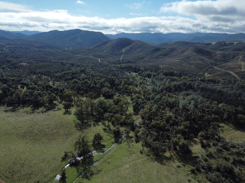 5877 State 49 hwy, Mariposa, CA à vendre - Photo du bâtiment - Image 3 de 19