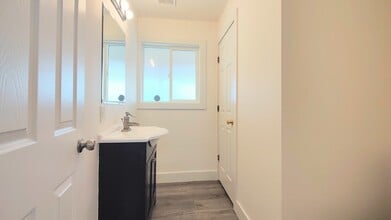 12208-12222 SE Market St, Portland, OR for lease Interior Photo- Image 2 of 10