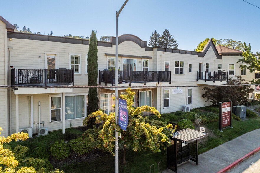 112 School House Ln, Geyserville, CA à louer - Photo du bâtiment - Image 2 de 3