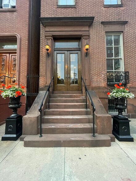 12 W Madison St, Baltimore, MD à louer - Photo du bâtiment - Image 1 de 19