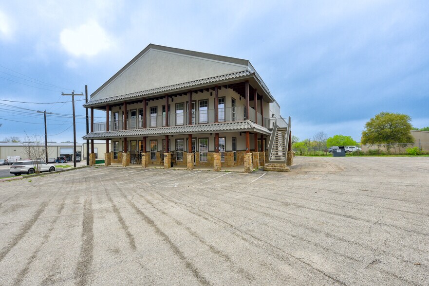 5107 Monaco Cir, San Antonio, TX à vendre - Photo principale - Image 1 de 43