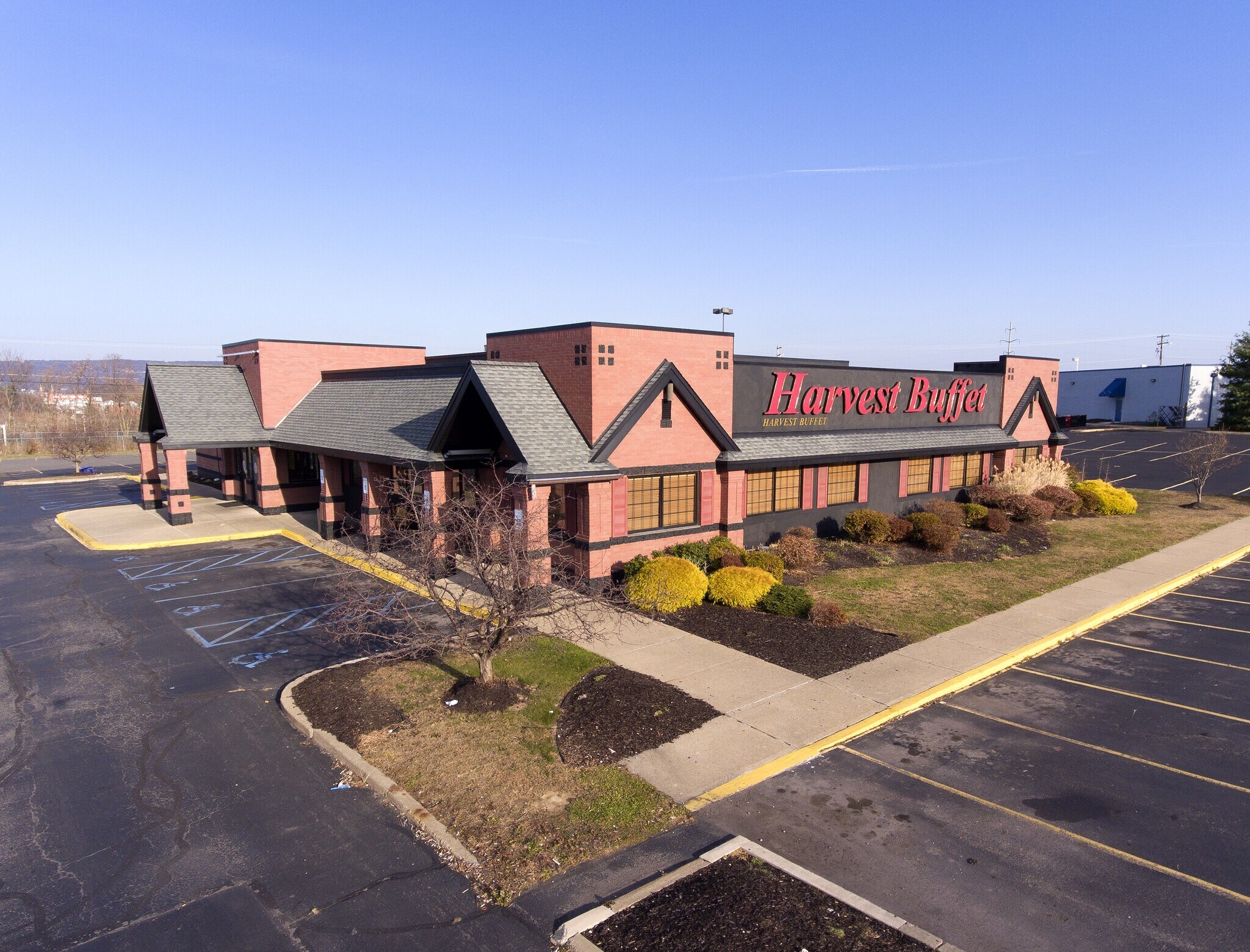 1-400 E End Ctr, Wilkes Barre, PA for lease Interior Photo- Image 1 of 11