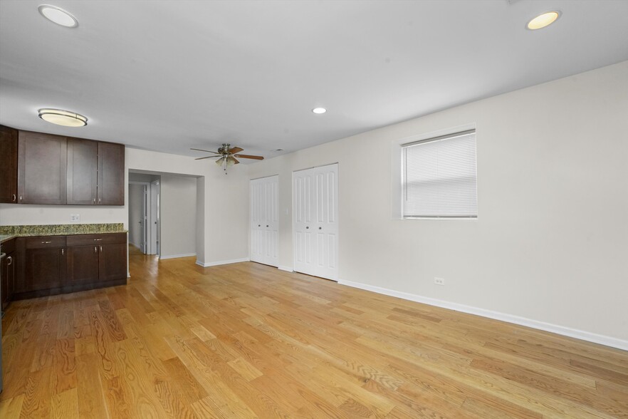 1911 W Chicago Ave, Chicago, IL for sale - Interior Photo - Image 3 of 7