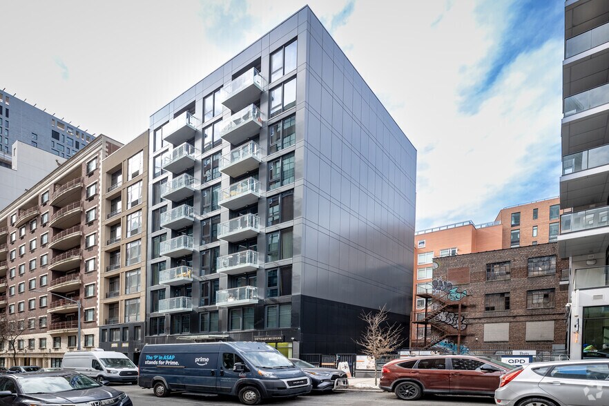 41-14 27th St, Long Island City, NY à louer - Photo principale - Image 1 de 7