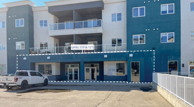 Plus de détails pour 412 Willowgrove Sq, Saskatoon, SK - Multi-résidentiel à vendre