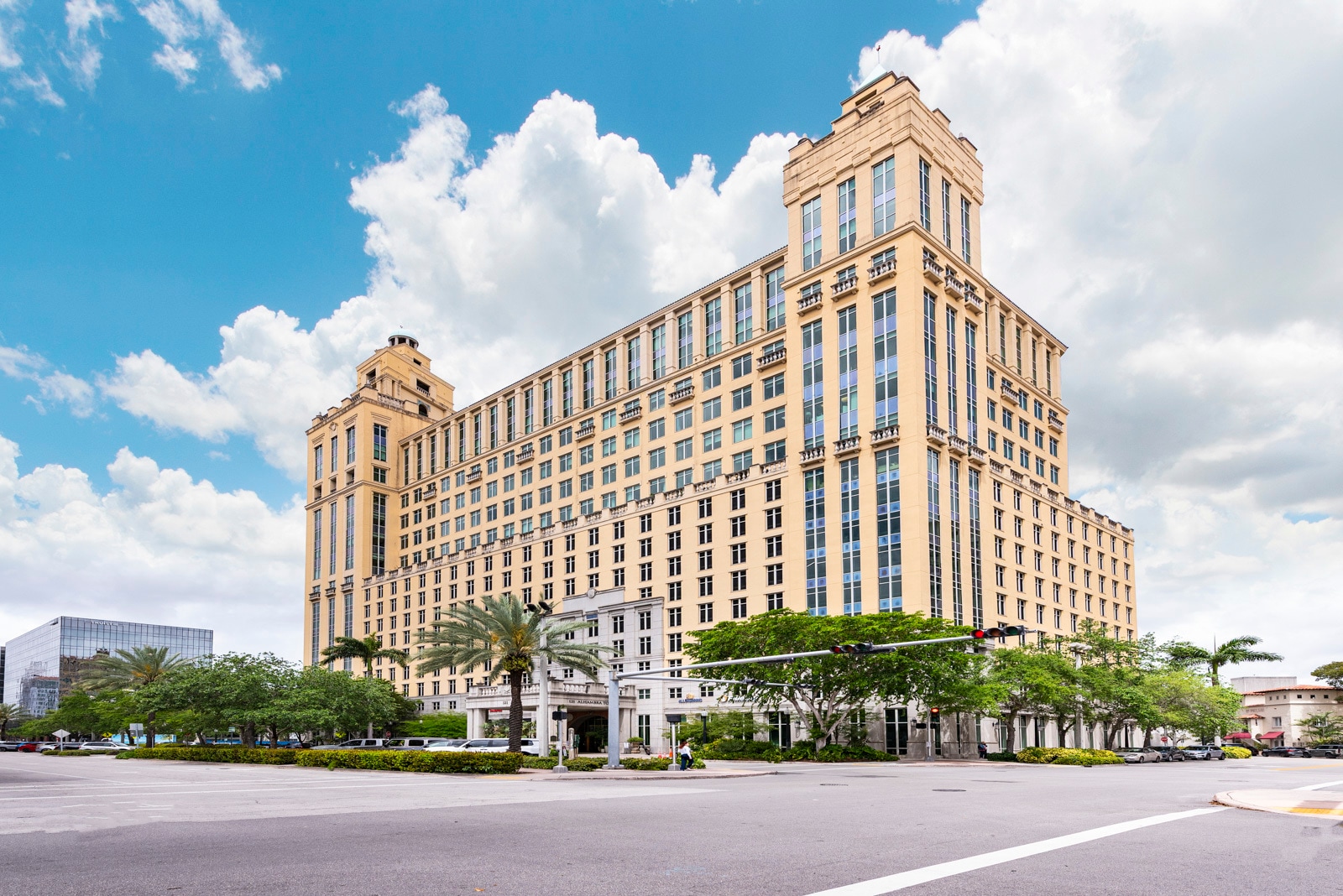 121 Alhambra Plz, Coral Gables, FL for lease Interior Photo- Image 1 of 15