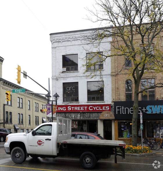 2 King St S, Waterloo, ON à louer - Photo du bâtiment - Image 2 de 2