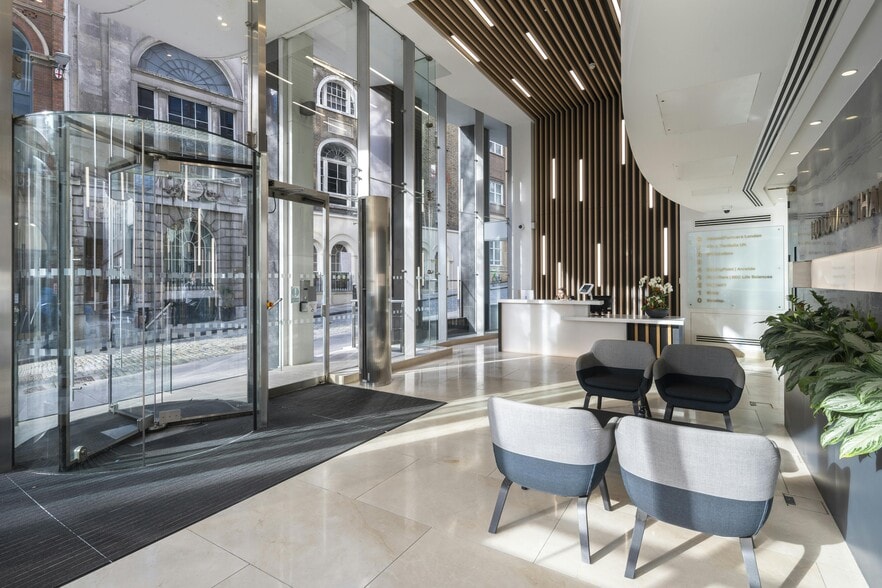 100 Lower Thames St, London for lease - Building Photo - Image 2 of 17