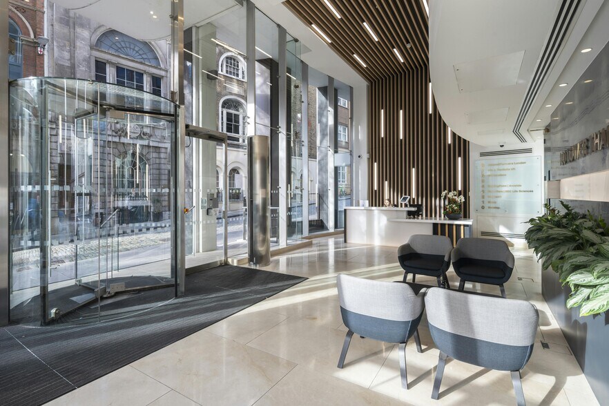 100 Lower Thames St, Londres à louer - Photo du bâtiment - Image 2 de 17