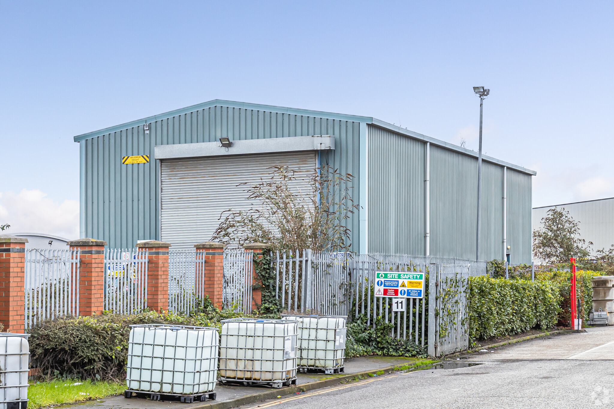 Barlow Way, Rainham for lease Primary Photo- Image 1 of 4