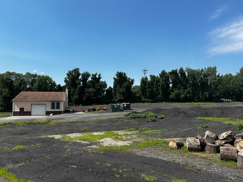 2705 Old Rodgers Rd, Bristol, PA for lease - Building Photo - Image 3 of 13