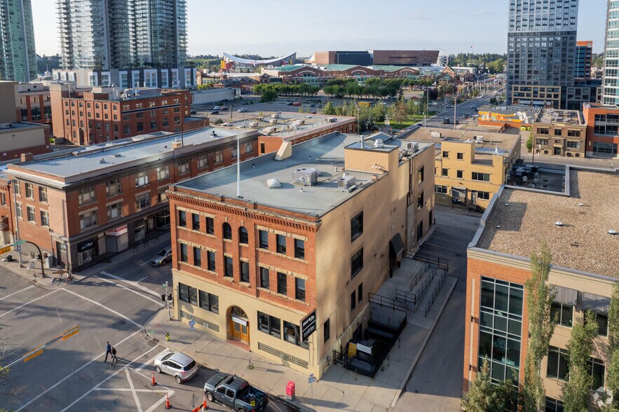 239 10th Ave SE, Calgary, AB à louer - Aérien - Image 3 de 6