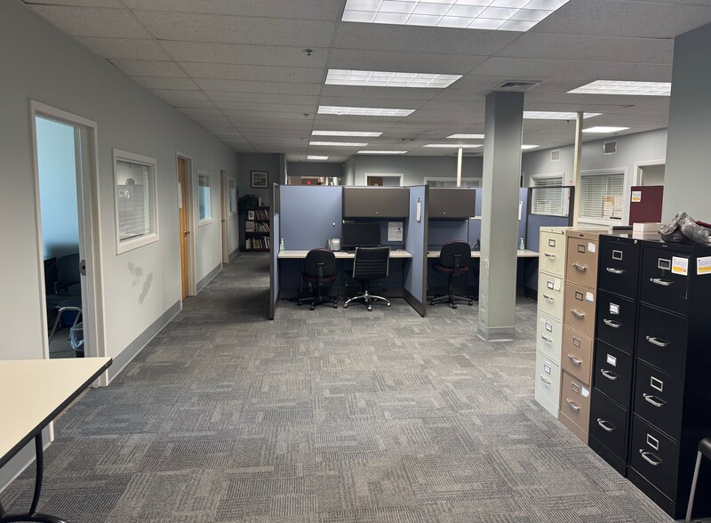 66 Industry Ave, Springfield, MA à louer - Photo du bâtiment - Image 2 de 6