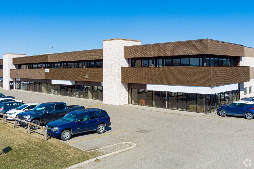 2216 27th Ave NE, Calgary, AB à vendre - Photo principale - Image 1 de 1