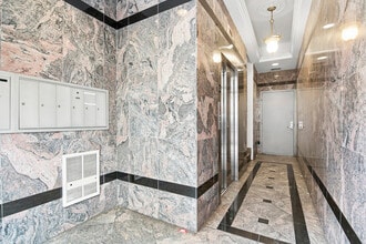 27 Smith St, Brooklyn, NY à louer Hall d’entrée- Image 2 de 7