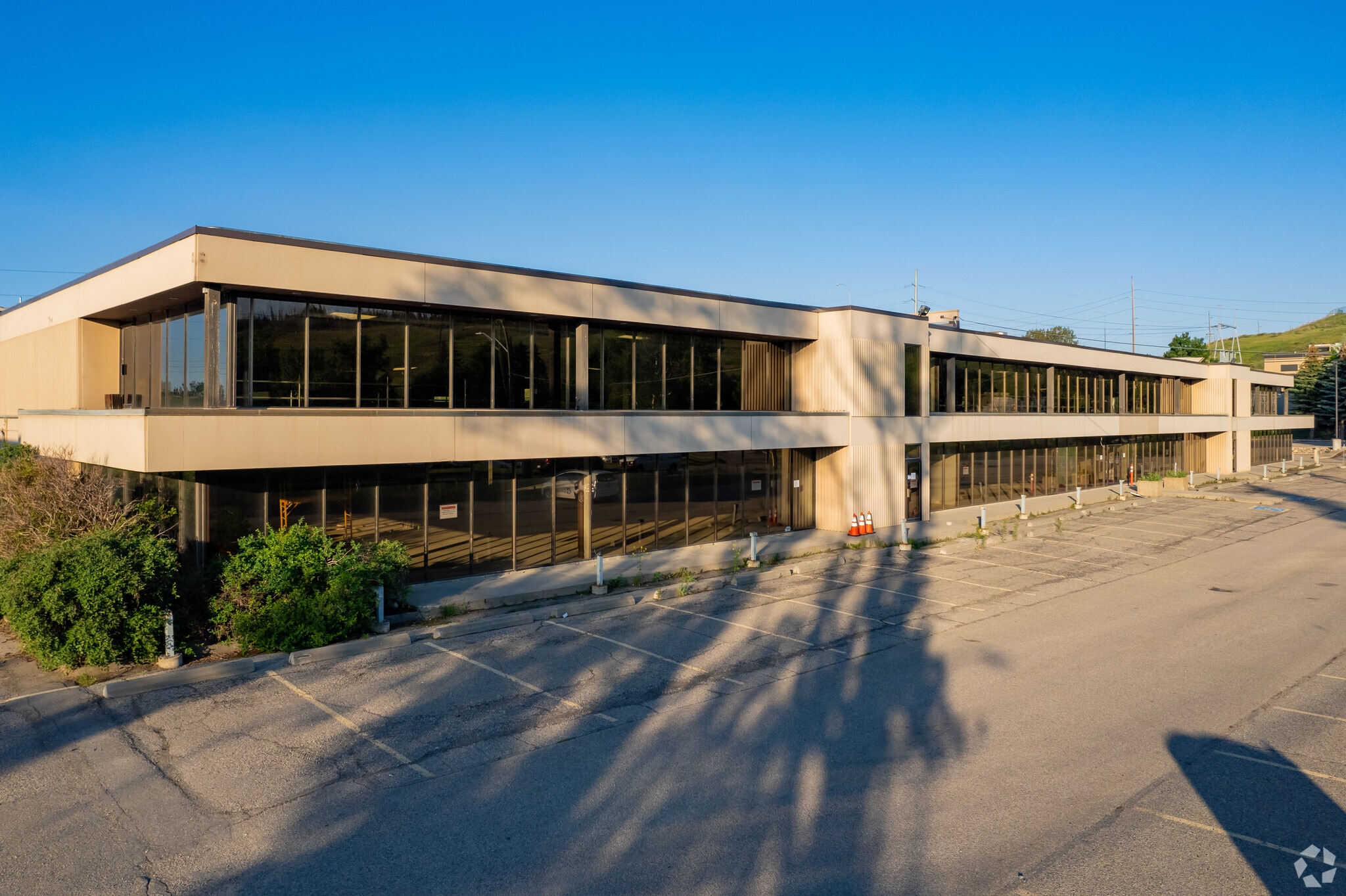 1035 64th Ave SE, Calgary, AB for sale Primary Photo- Image 1 of 1