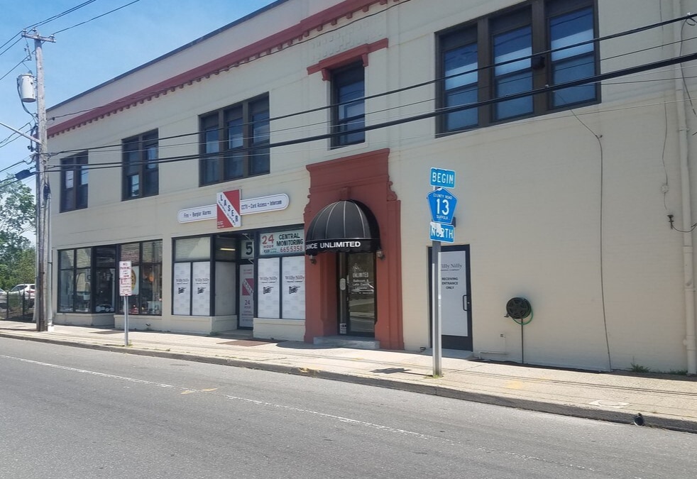 5 Fifth Ave, Bay Shore, NY for lease Building Photo- Image 1 of 10