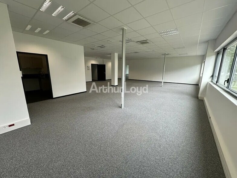 Office in Reims for lease - Interior Photo - Image 2 of 6