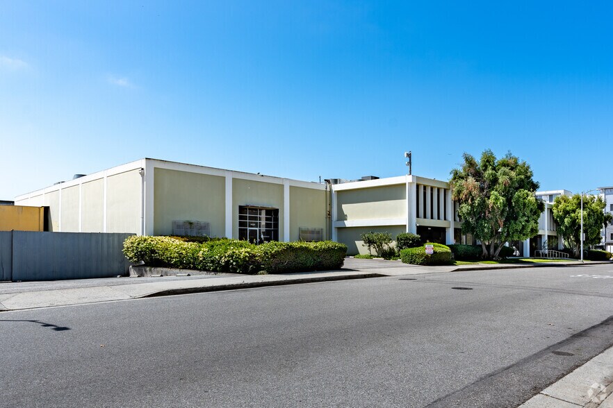 12500 Beatrice St, Los Angeles, CA à louer - Photo du bâtiment - Image 2 de 11