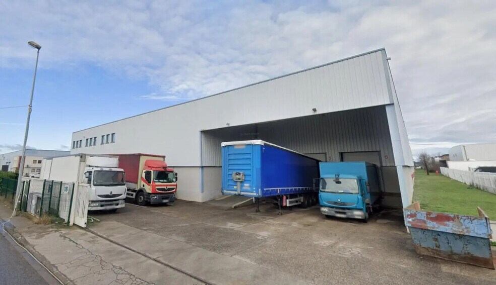 Office in Genas for lease - Building Photo - Image 3 of 5