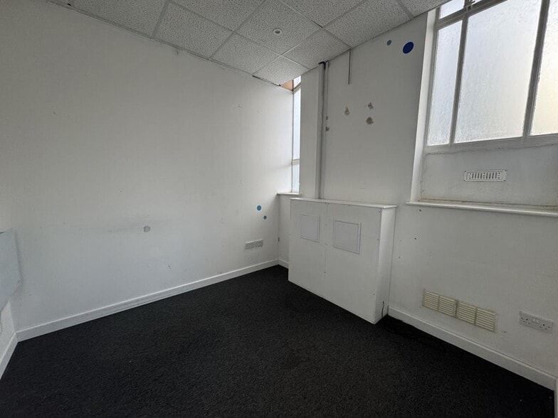 1050-1052B London Rd, Thornton Heath for lease - Building Photo - Image 3 of 8