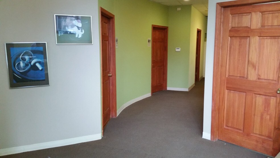 8049-8051 Ridgeway Ave, Skokie, IL for lease - Building Photo - Image 3 of 15