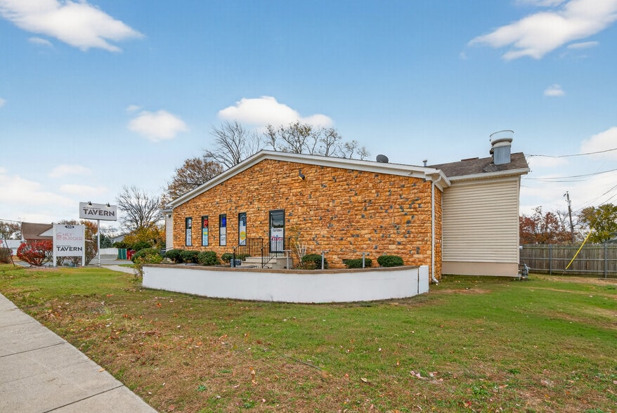 180 Highway 36 W, Hazlet Township, NJ à vendre - Photo du bâtiment - Image 2 de 23