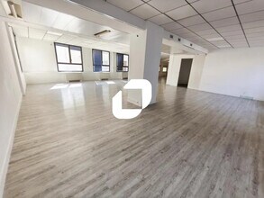 Office in Nogent-sur-Marne for lease Interior Photo- Image 2 of 6