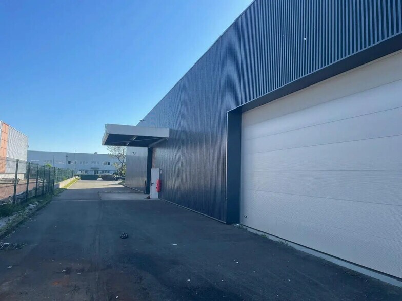 Flex dans SAINT-OUEN-L'AUMONE à louer - Photo du bâtiment - Image 3 de 23