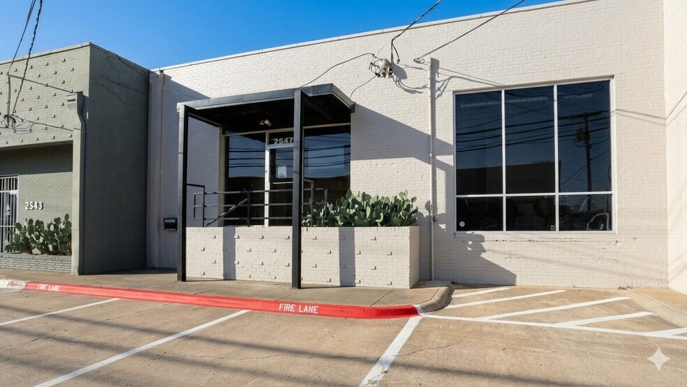 2547 Farrington St, Dallas, TX for lease - Primary Photo - Image 1 of 7