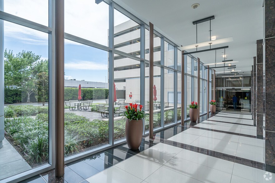 11750 Katy Fwy, Houston, TX à louer - Photo intérieure - Image 3 de 15