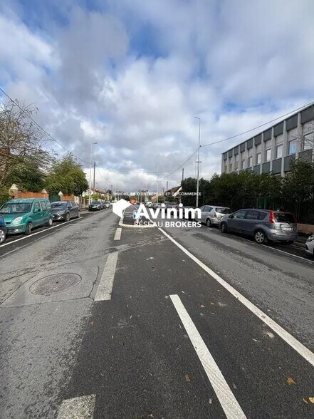 Office in Neuilly-sur-Marne for lease - Building Photo - Image 1 of 5