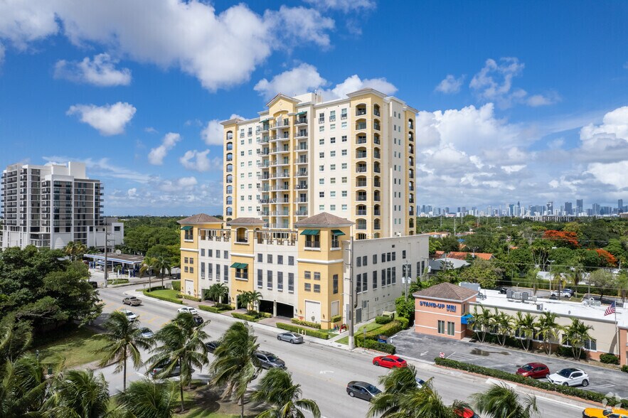 1627 SW 37th Ave, Miami, FL à vendre - Photo du bâtiment - Image 2 de 16