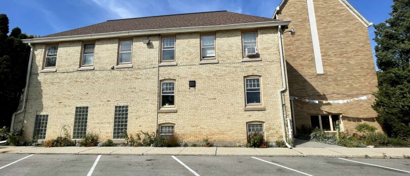 125 E State St, Burlington, WI à louer - Photo du bâtiment - Image 3 de 11