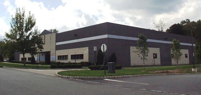 2 Aspen Dr, Randolph, NJ à louer Photo principale- Image 1 de 6