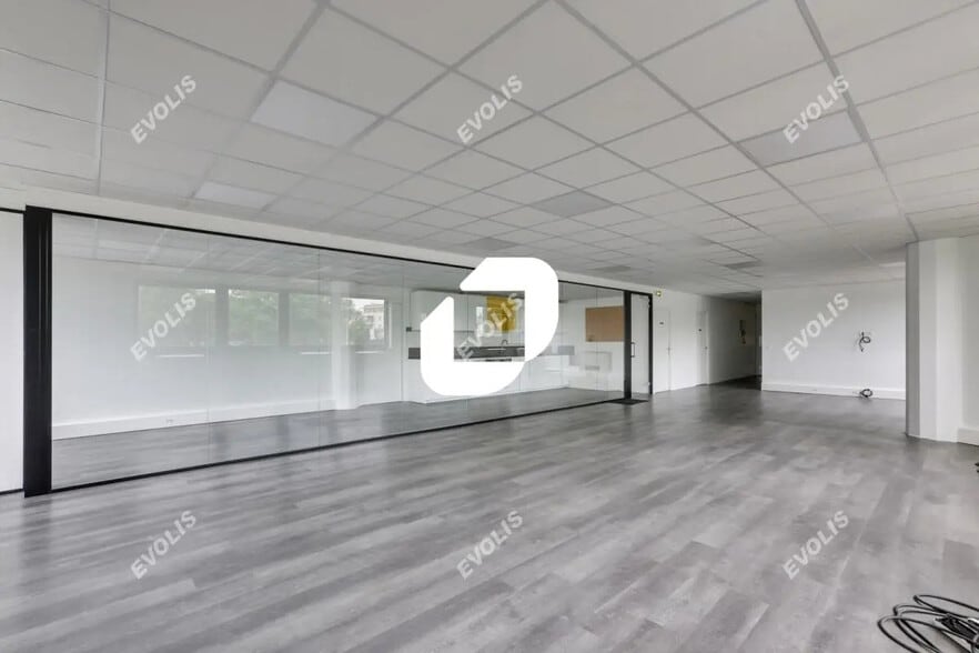 Office in Lognes for lease - Interior Photo - Image 3 of 10