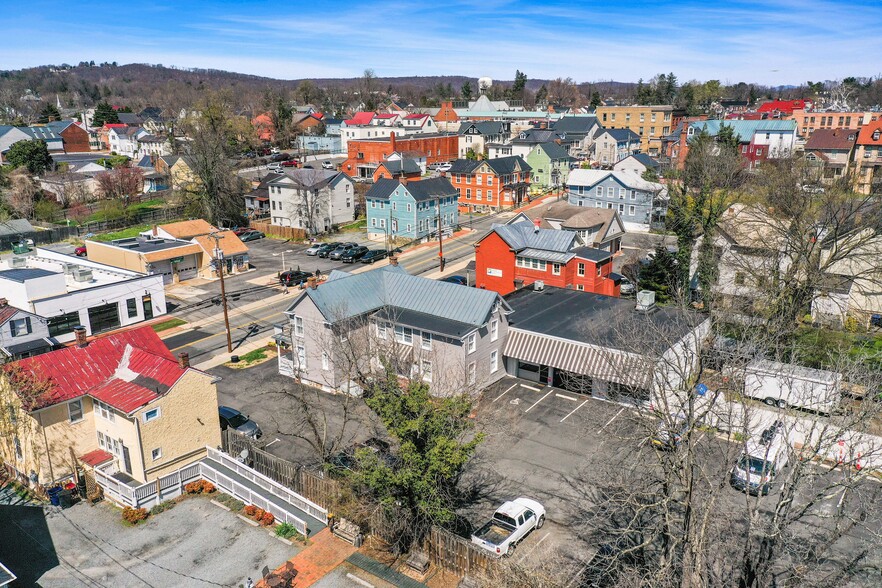 208 S King St S, Leesburg, VA à vendre - Photo du bâtiment - Image 1 de 1