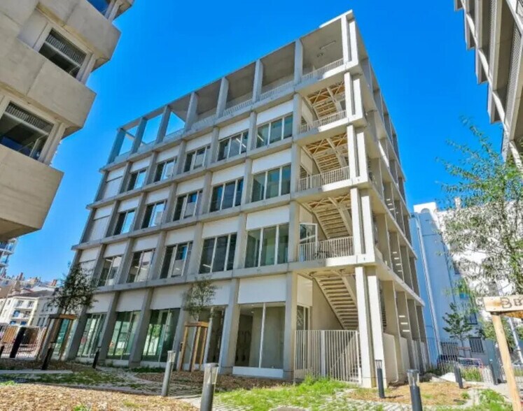 36 Rue Casimir Périer, Lyon à vendre - Photo du bâtiment - Image 2 de 43