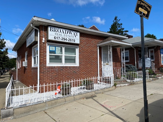 560 Broadway, Everett, MA à vendre - Photo du bâtiment - Image 1 de 1