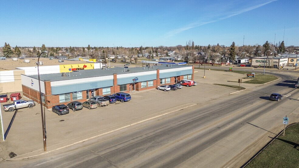 4602 50 St, Stettler, AB à vendre - Photo du bâtiment - Image 2 de 20