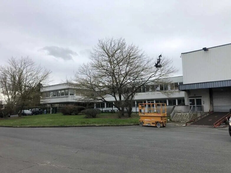 25 Avenue Du Bois De La Pie, Tremblay-en-France à louer - Photo du bâtiment - Image 3 de 11